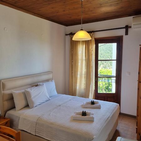 Zeus Guesthouse Panagia  Buitenkant foto