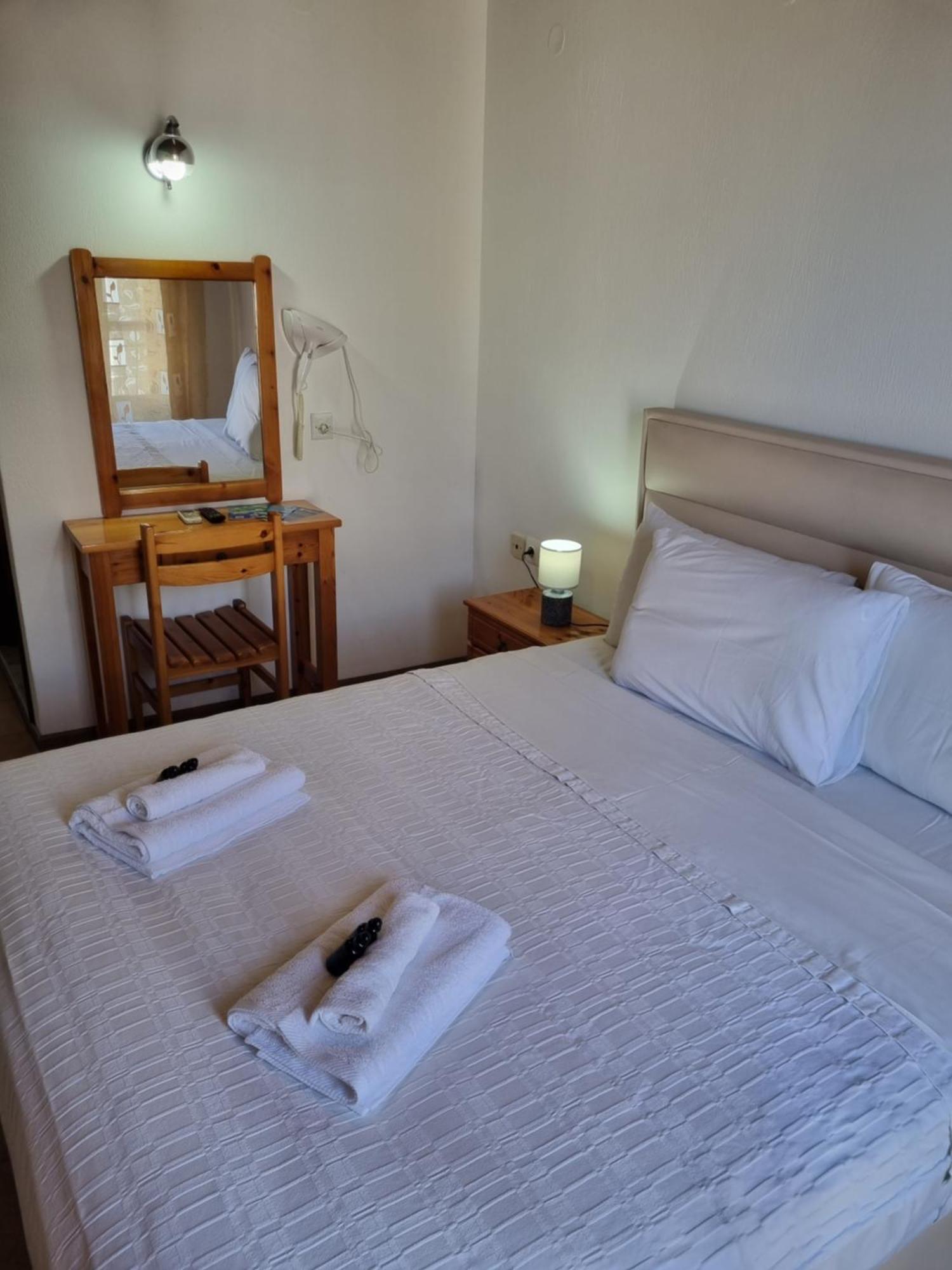 Zeus Guesthouse Panagia  Buitenkant foto