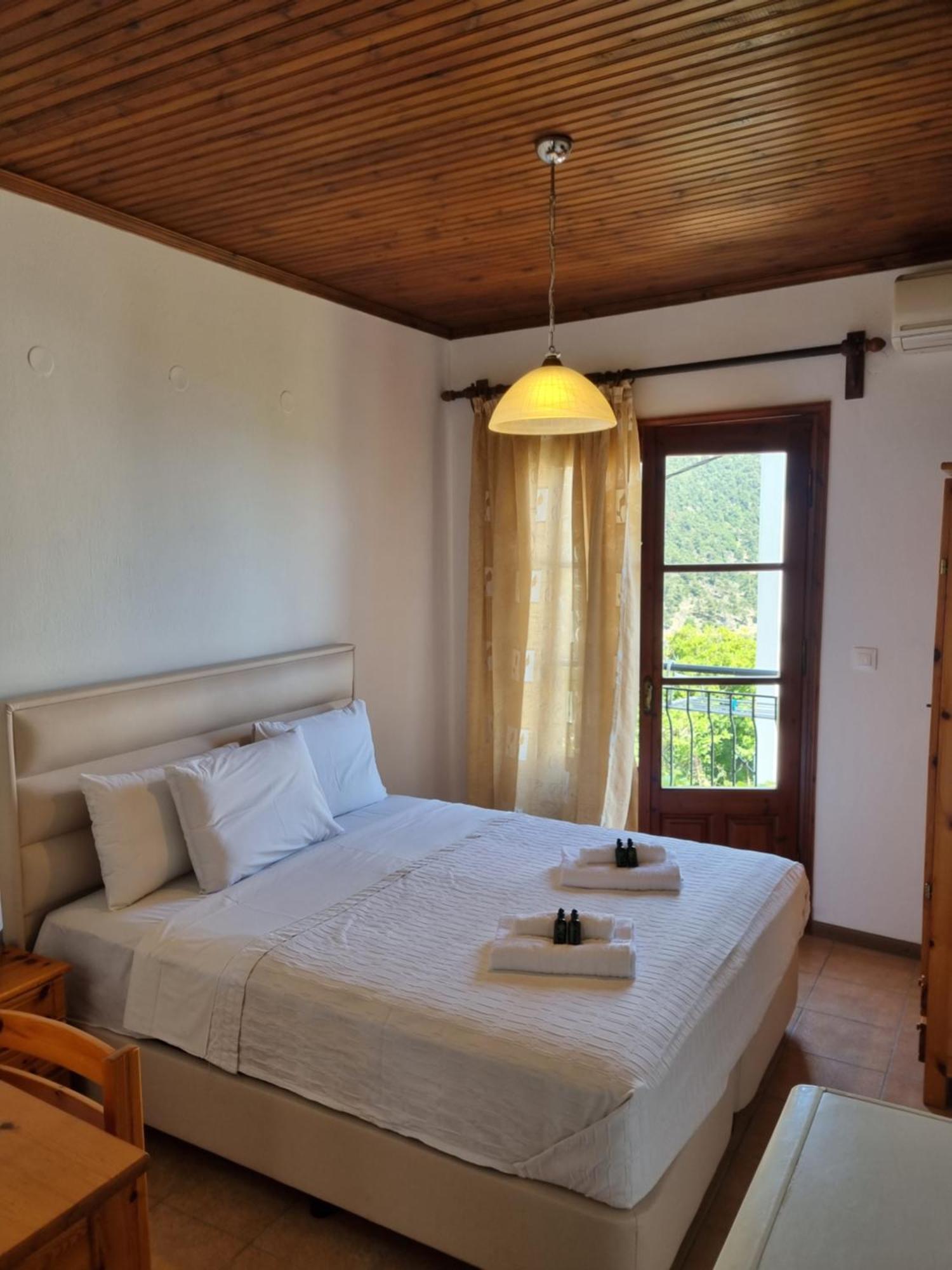 Zeus Guesthouse Panagia  Buitenkant foto